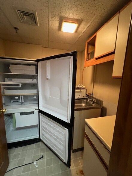 More Photos Of 402-404 Thames St, Groton Office For Lease