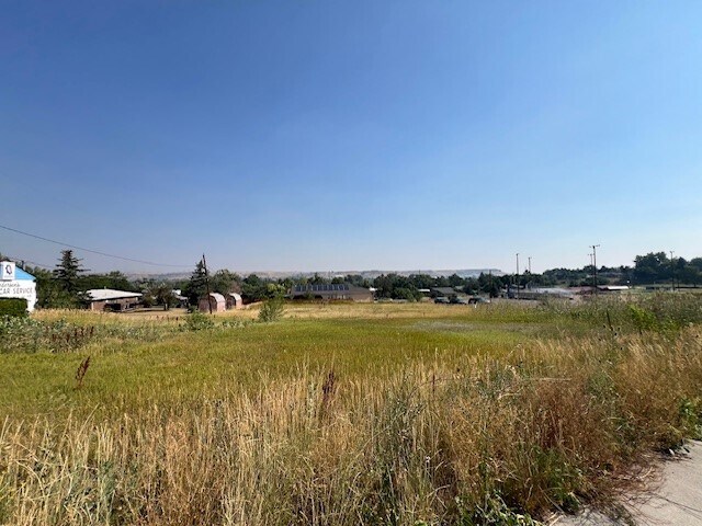 More Photos Of 773 Pike St, Golden Land For Sale