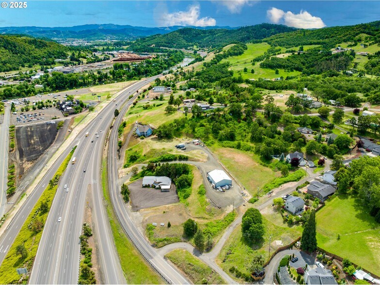 More Photos Of 161 Heritage Way, Roseburg Light Manufacturing For Sale