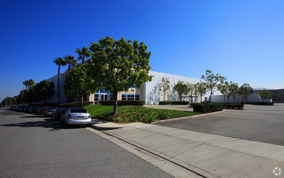More Photos Of 1522 Bentley Dr, Corona Warehouse For Lease