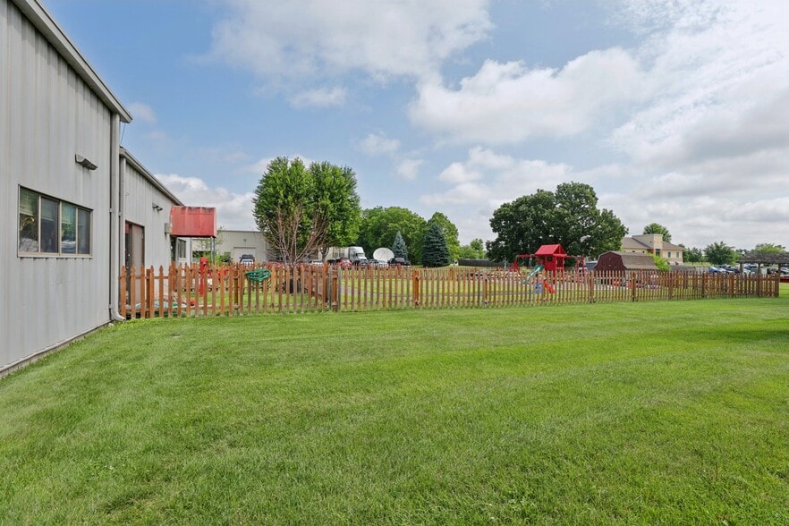 More Photos Of 1001 Arboretum Dr, Waunakee Flex For Lease