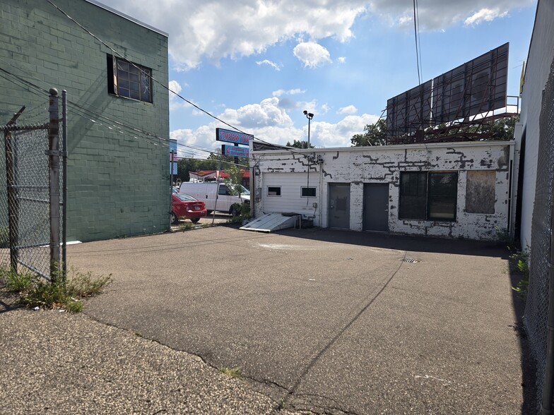 More Photos Of 1679-1681 W University Ave, Saint Paul Storefront For Sale