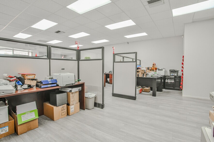 More Photos Of 1824 26th St, Snyder Office For Sale