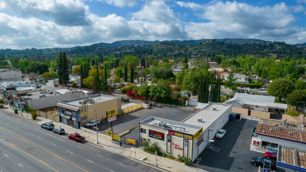 More Photos Of 18066 Ventura Blvd, Encino Auto Dealership For Sale