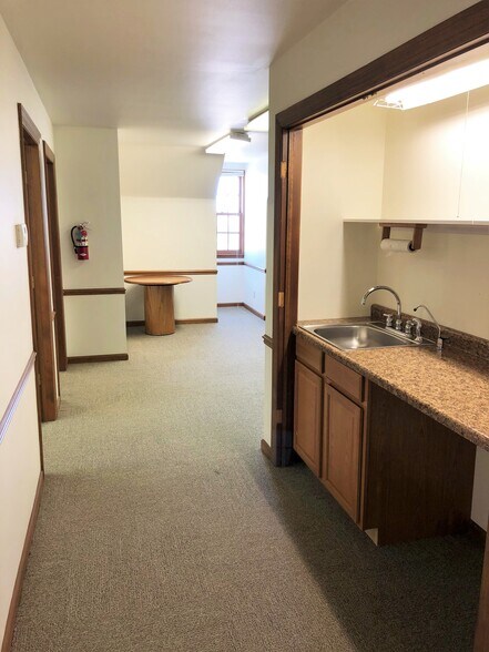 More Photos Of 11019 N Towne Square Rd, Mequon Office For Lease