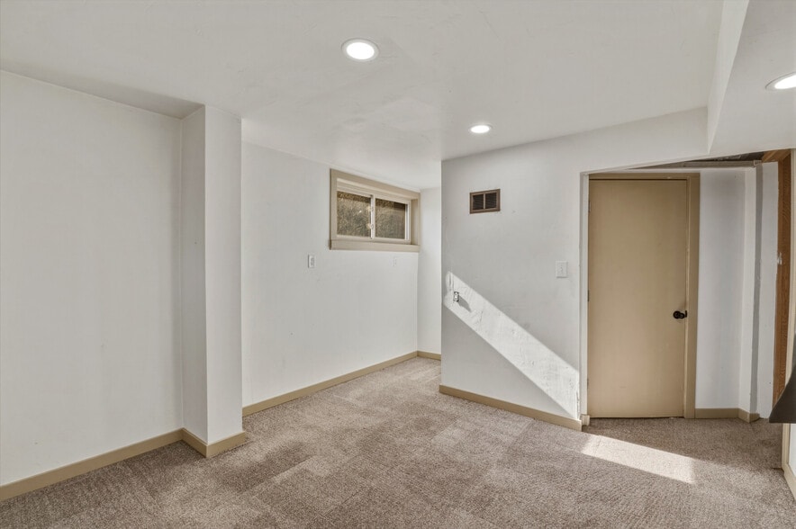 More Photos Of 3450 Mid Valley Dr, De Pere Flex For Sale