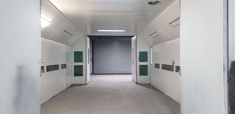 More Photos Of 17721 Sherman Way, Reseda Auto Repair For Sale