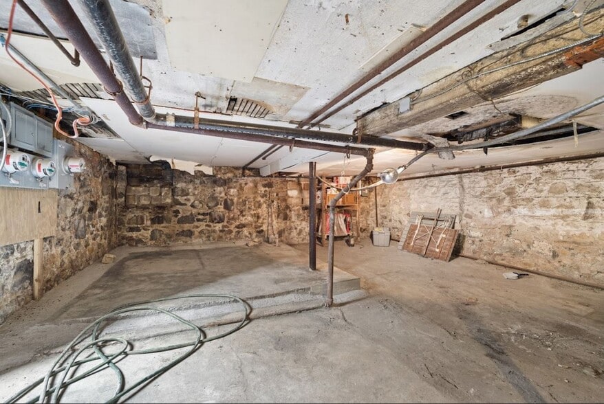 More Photos Of 552 Grandview Ave, Ridgewood Storefront For Sale