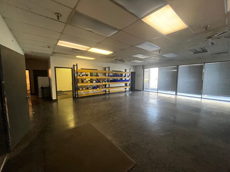 More Photos Of 4130-4150 Will Rogers Pky, Oklahoma City Warehouse For Lease