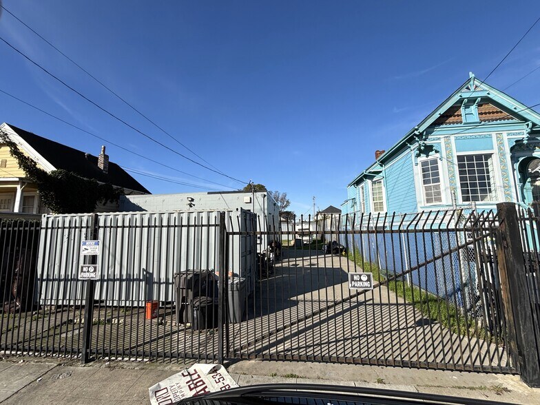 Primary Photo Of 2429 Market St, Oakland Warehouse For Sale