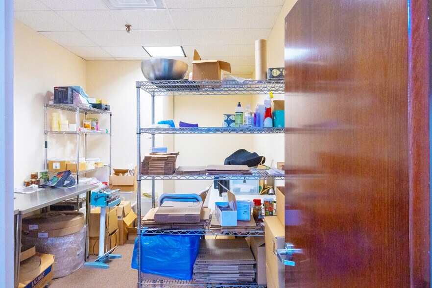 More Photos Of 202-206 Pegasus Ave, Northvale Warehouse For Lease