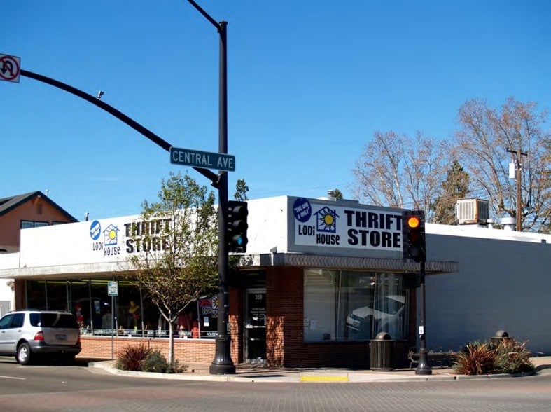 More Photos Of 359 E Lodi Ave, Lodi Storefront For Sale