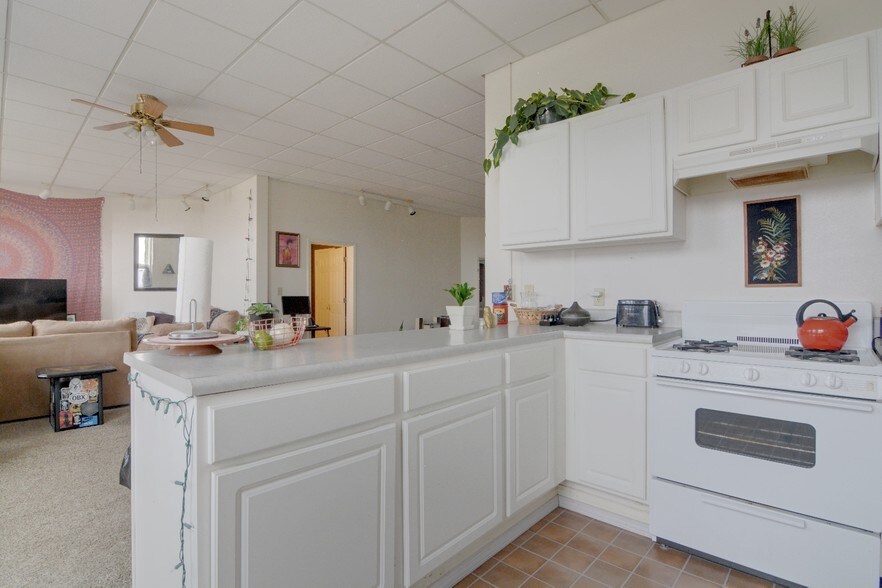 More Photos Of 113 W Mulberry St, Kokomo Storefront Retail Residential For Sale