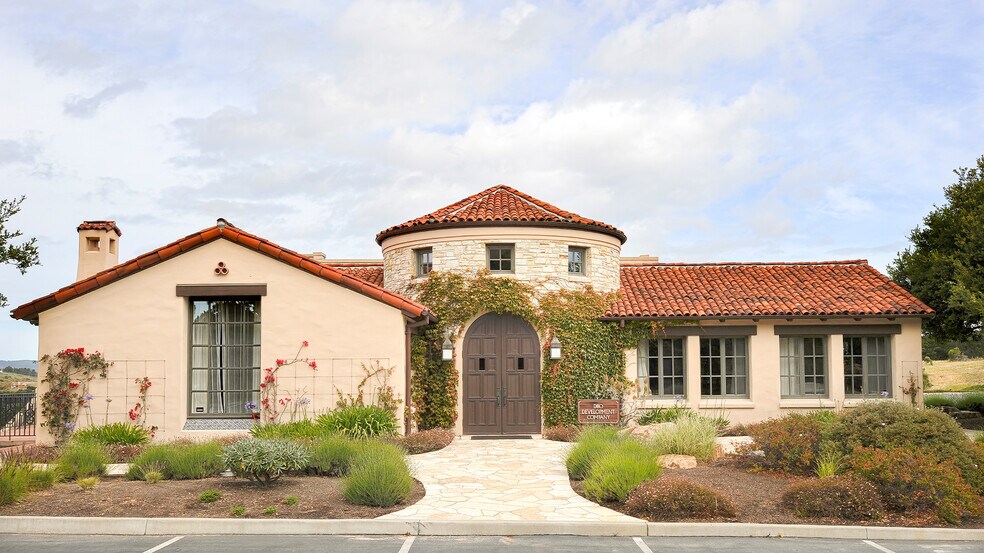 More Photos Of 10 Harris Ct, Monterey Medical For Sale