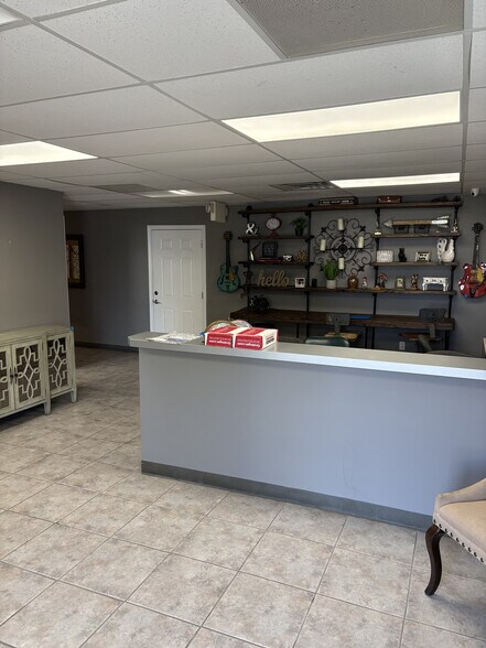 More Photos Of 1818 Scherer Pky, Saint Charles Warehouse For Sale