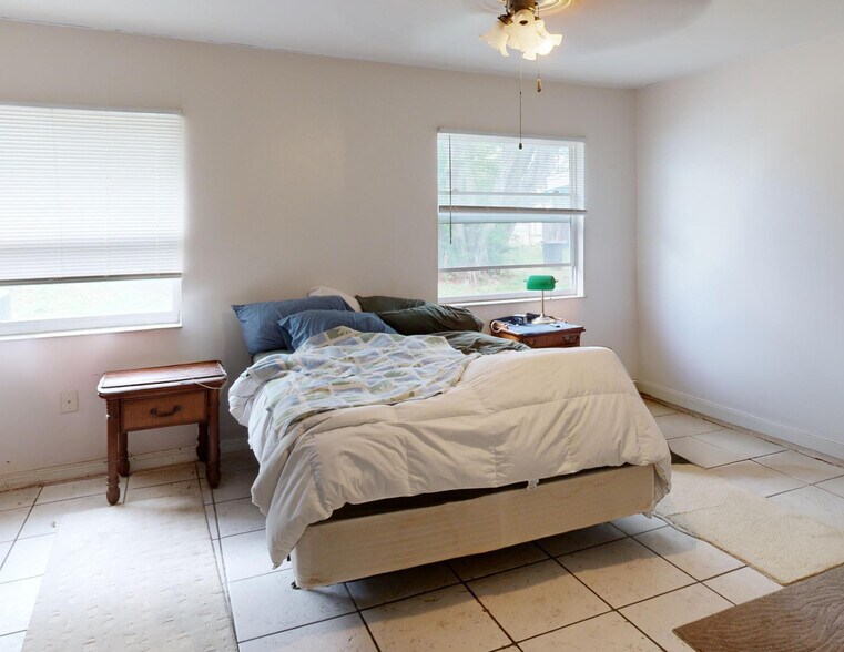 More Photos Of 1481 CR 437, Lake Panasoffkee General Retail For Sale