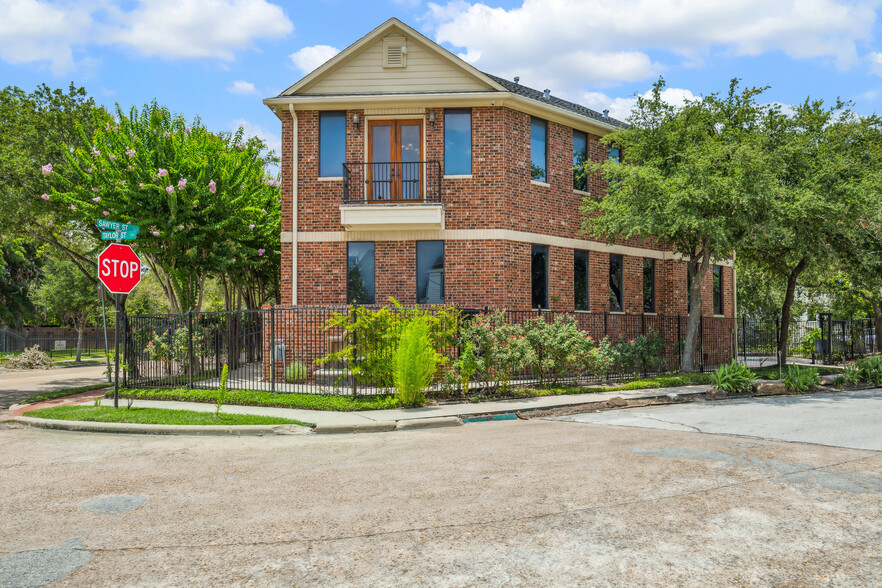 Primary Photo Of 800 Sawyer St, Houston Office For Sale