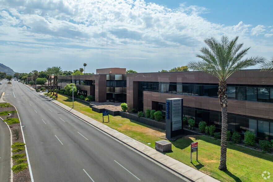 More Photos Of 3333 E Camelback Rd, Phoenix Office For Lease
