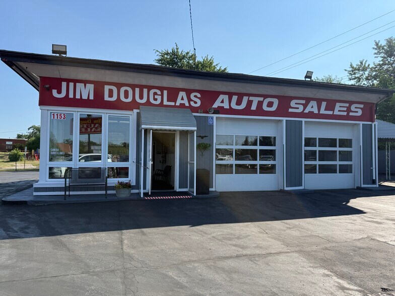 Primary Photo Of 1153 Baldwin Ave, Pontiac Auto Dealership For Sale