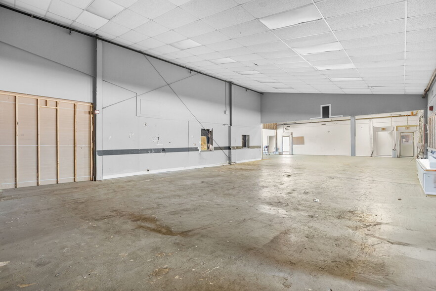 More Photos Of 2120 Collier Ave, Fort Myers Unknown For Lease