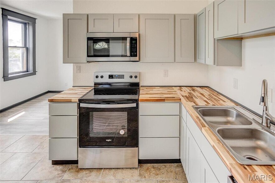 More Photos Of 821 Niedringhaus Ave, Granite City Apartments For Sale