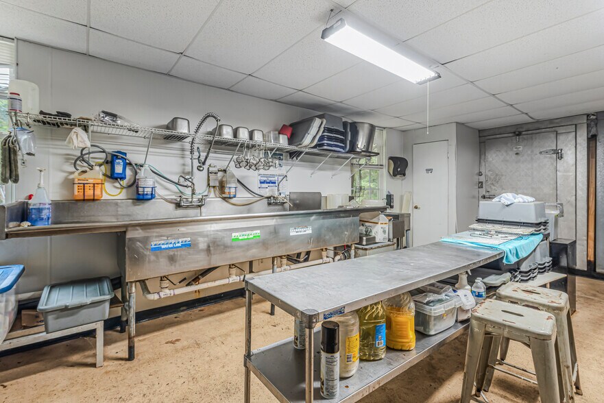 More Photos Of 170 St Gabriel Way, Fayetteville Light Manufacturing For Sale