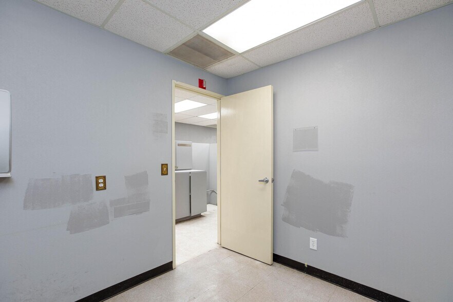More Photos Of 872 E Sahara Ave, Las Vegas Medical For Lease