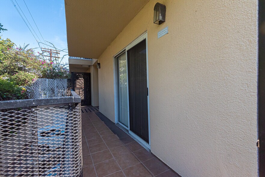 More Photos Of 1441 S Bedford St, Los Angeles Apartments For Sale