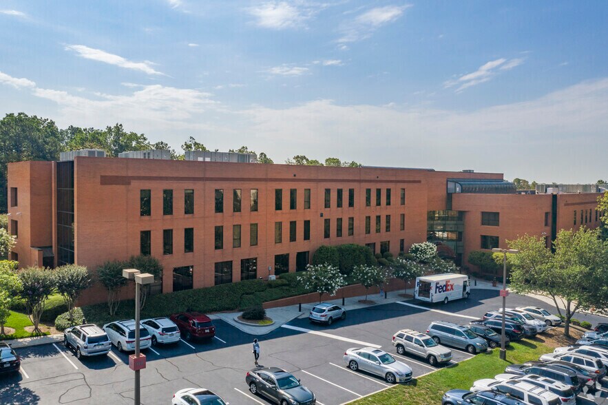 More Photos Of 5555 Peachtree Dunwoody Rd NE, Atlanta Medical For Lease