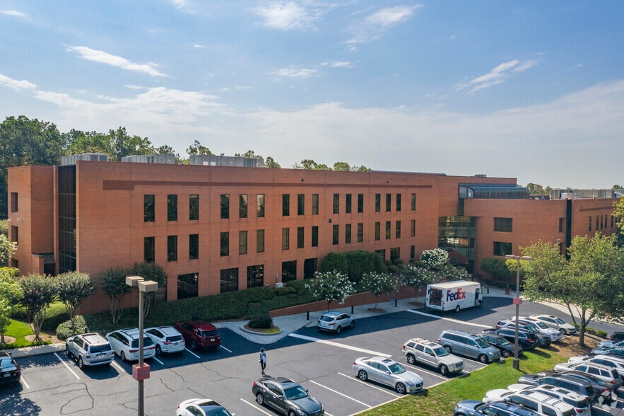 More Photos Of 5555 Peachtree Dunwoody Rd NE, Atlanta Medical For Lease