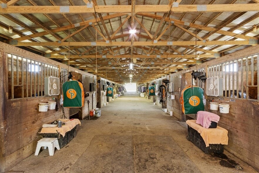 More Photos Of 7233 National Rd, Thornville Horse Stables For Sale