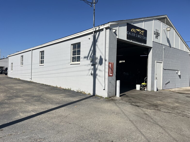 More Photos Of 925 Luke St, Irving General Retail For Sale