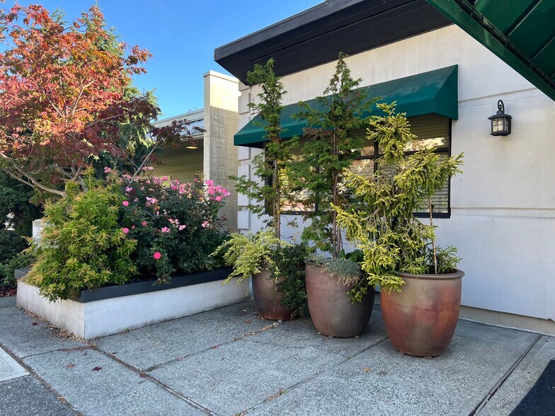 More Photos Of 7010 35th Ave NE, Seattle Office Residential For Lease