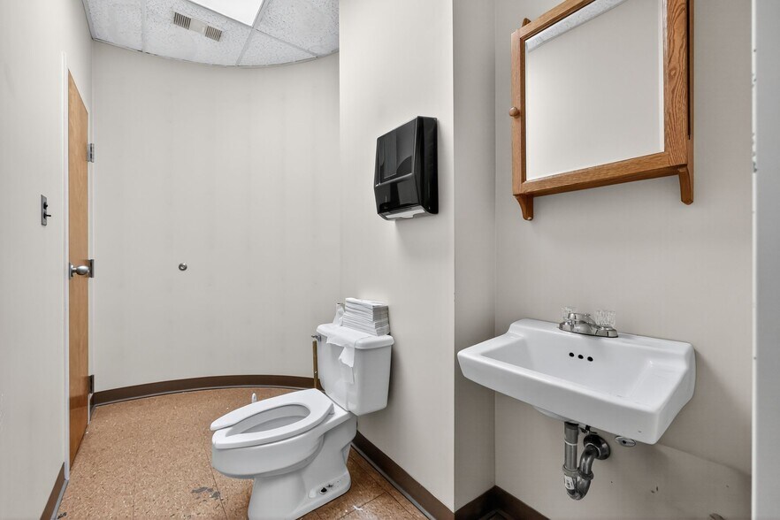 More Photos Of 514 E King Rd, Malvern Storefront Retail Office For Sale