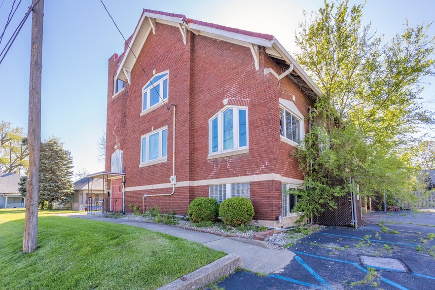 More Photos Of 1001 Hosbrook St, Indianapolis Religious Facility For Sale