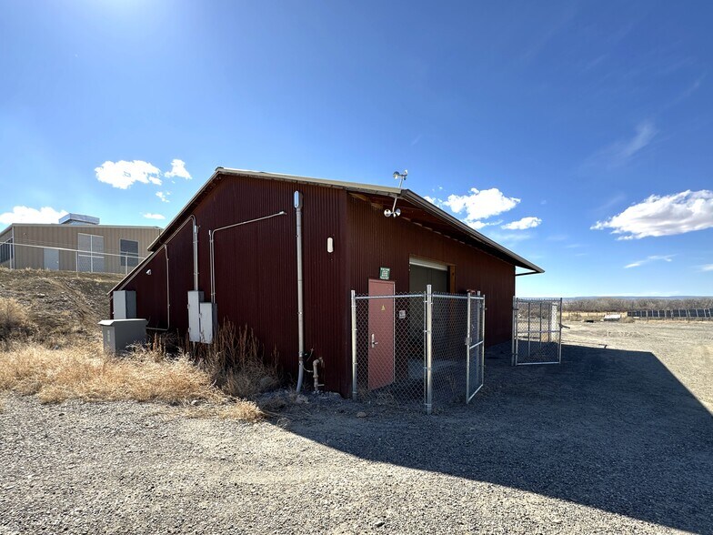 More Photos Of 2520 N River Rd, Olathe Warehouse For Sale