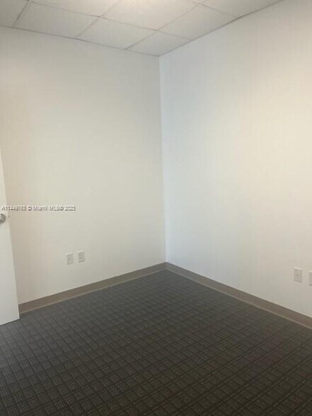 More Photos Of 10893 NW 17th St, Miami Service For Lease