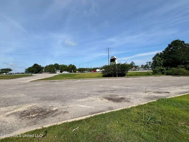 More Photos Of 1580 Industrial Park Rd, Wiggins Storefront For Lease