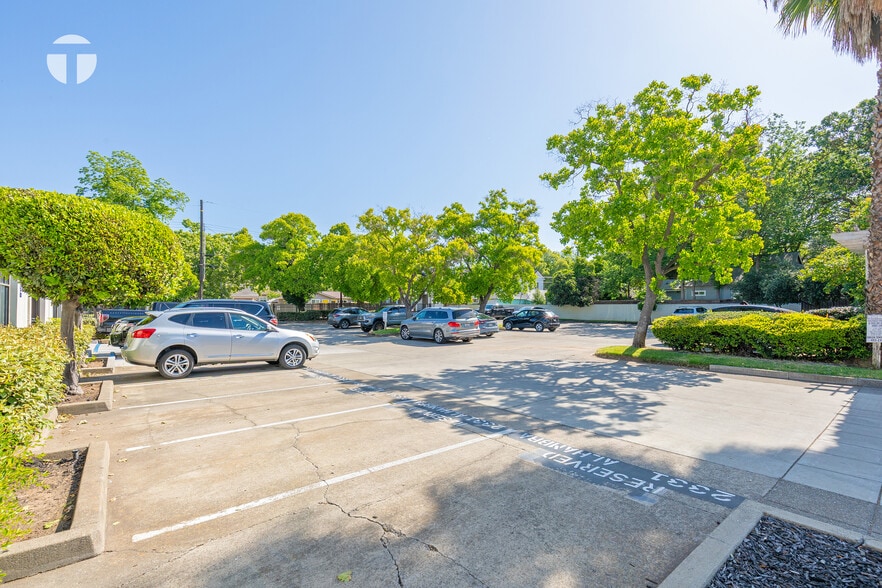 More Photos Of 2331 Alhambra Blvd, Sacramento Medical For Lease