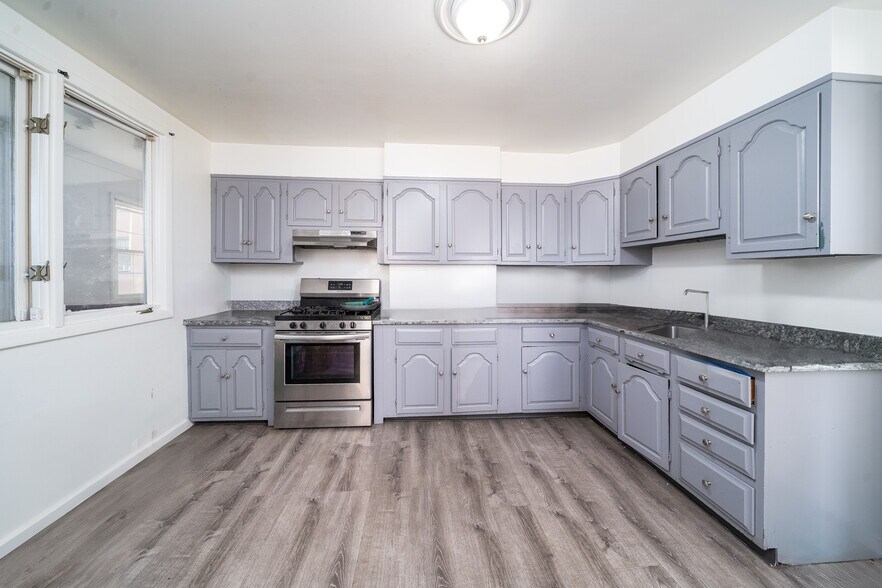 More Photos Of 103-105 Devon St, Kearny Apartments For Sale