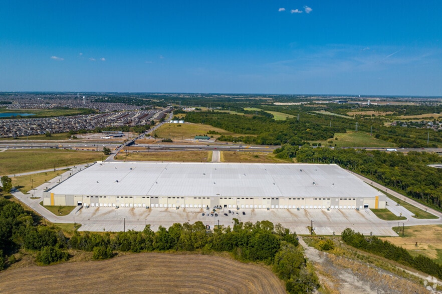 More Photos Of 13871 US HWY 80, Forney Distribution For Lease
