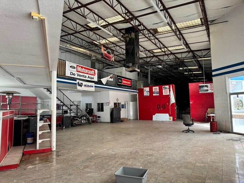 More Photos Of 2401 Alameda Ave, El Paso Showroom For Sale