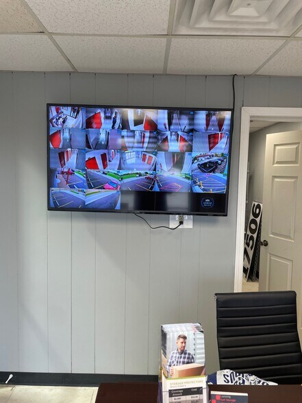 More Photos Of 17506 Chicago Ave, Lansing Self Storage For Sale