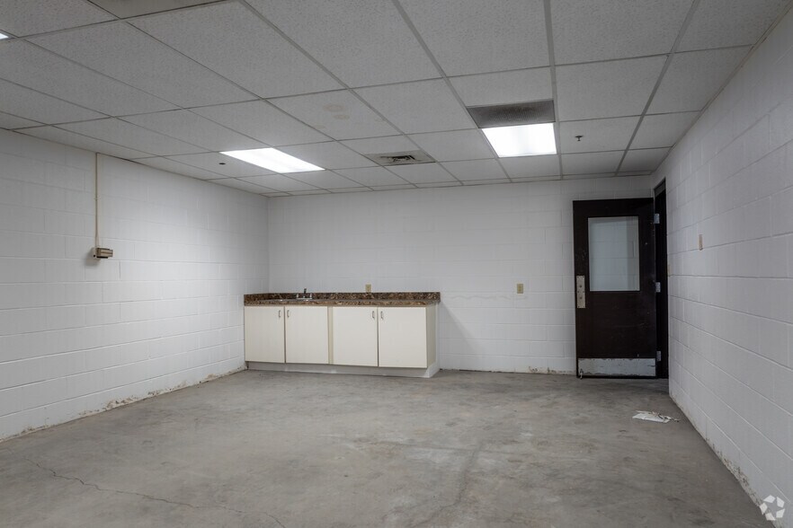 More Photos Of 3201 N Ridge Rd E, Ashtabula Freestanding For Lease