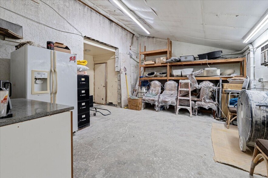 More Photos Of 1434 Market Cir, Port Charlotte Warehouse For Sale