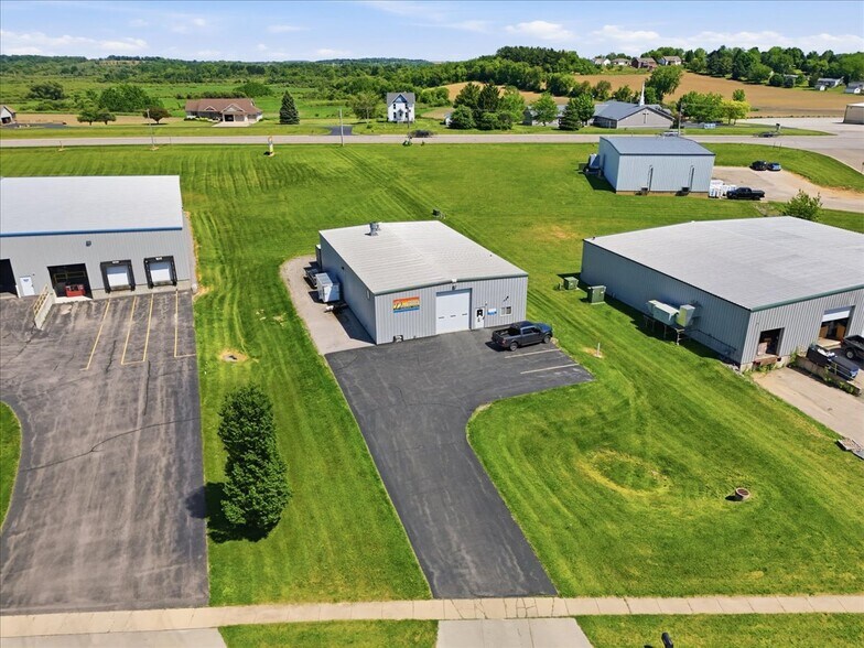 More Photos Of 590 Commercial Ave, Waterloo Auto Repair For Sale