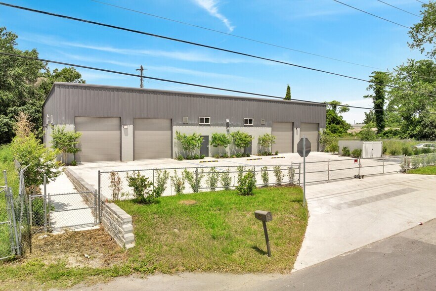 More Photos Of 560 Barry St, Orlando Warehouse For Sale