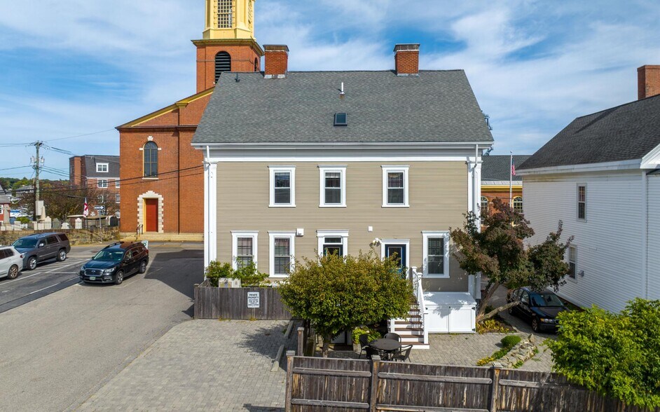 More Photos Of 110 Chapel St, Portsmouth Office For Lease