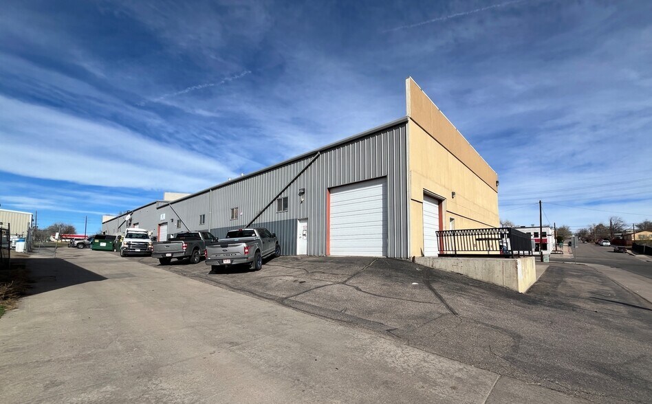 More Photos Of 1820-1880 W Evans Ave, Englewood Warehouse For Lease