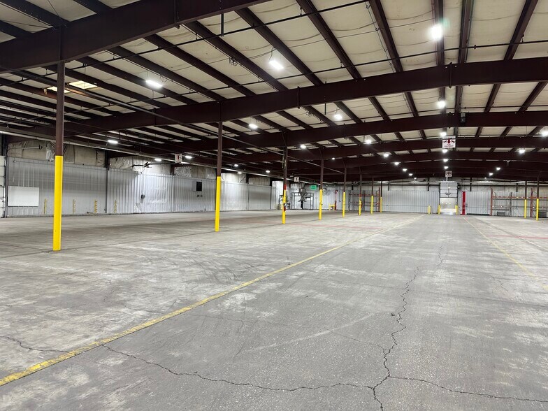More Photos Of 11530 Stephens Rd, Warren Warehouse For Lease